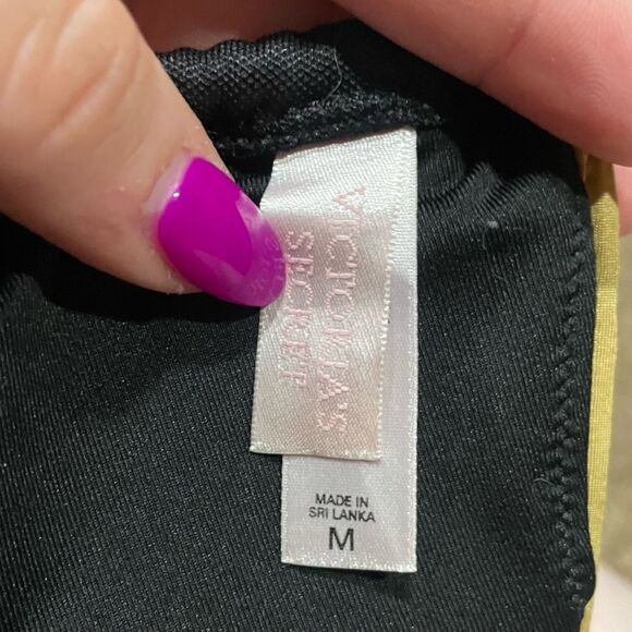 Victoria’s Secret Black & Gold Triangle Bikini Top - Picture 4 of 4